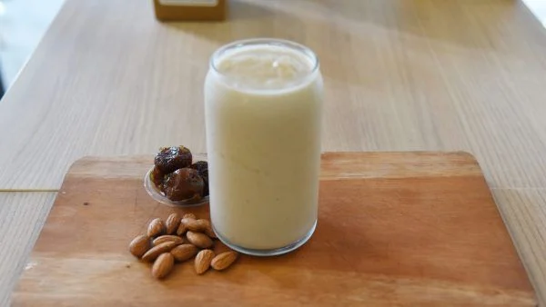 Nourishing Ojas – Date and Almond Shake